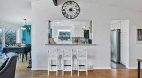 Rainier Beach 6BR and 3BA Spacious Lake View Home, 15min FIFA World Cup Ready, Fireplaces & Nearby Amenities - Image 4