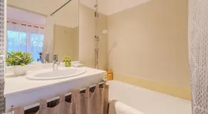 Les Muses - avec entrée autonome, clim neuve, jardin, parking privé & sa piscine ! - - Image 2