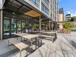 Bright Kingston Stay With Balcony Access - Image 4
