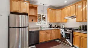 Spacious 3BR, One and a half Bath 2nd Floor in San Francisco - Image 3