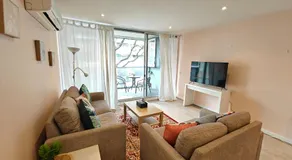 2BR CBD Apt Swimming Pool Sauna SPA CBD - Image 2