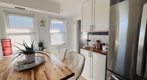 Charming 3 Bedroom Cottage Apartment in a Tudor-Style Home - Image 4