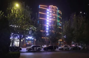 Home Inn - Huayi Select Hotel - Yangquanqingdao Road Wanda Center - Image 3