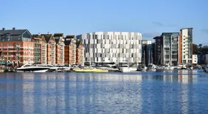 Cozy Town Centre 2 Bed Apartment Close To Historic Landmarks And Great Restaurants - Image 4