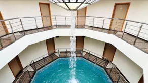 Holiday Aapke liye Water Fall Hotel - Image 3