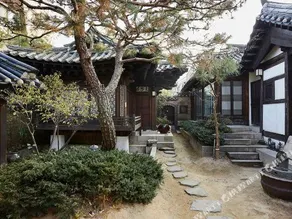 Rakkojae Seoul Bukchon Hanok Village - Korean Traditional Hanok Hotel - Image 5