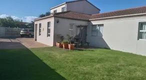 Bay Breeze Guesthouse Selfcatering - Image 4