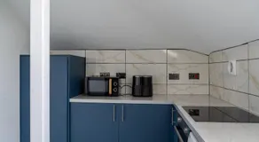 Stylish Luxury 2-Bed Newly Renovated flat - Image 5