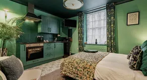 Number Two Russell House - Image 5