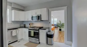Spacious 3BR Cooper-Young Bungalow - Sleeps 8 - Walkable to Dining - Easy Access to Downtown - Parking - Image 5