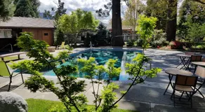 Redwood Hyperion Suites - Image 4