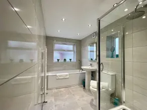 St Michael's House - Great for Contractors or Family Holidays - Image 2