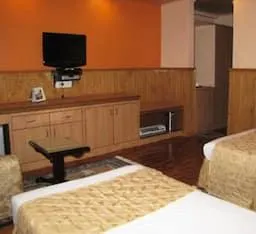 Yarlam Portico Resort - Image 4