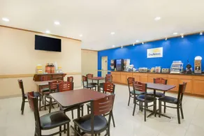 Motel 6 Fremont, OH - Image 5