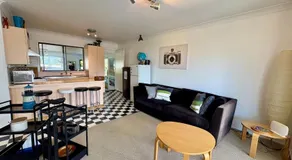 Shack No. 5 A Quirky, Retro Beach Escape in Jervis Bay! - Image 2