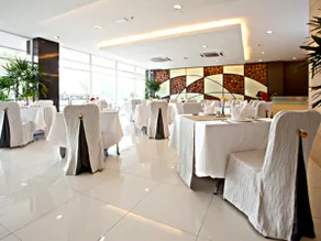 Pine Tree Hotel - Image 5