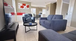 Family-Friendly 3BR Home Near Calamvale Central - Image 2