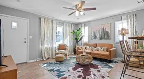 Boho Lounge - Pet Friendly Home Close to I-35 & KC - Image 2