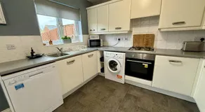 3 bedroom hse with parking & garden sleeps 5 - Image 4