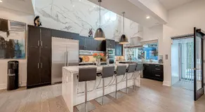 Montrose Lux Pool Villa Houston - Image 3