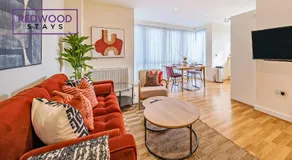 2 Bed 2 Bath Basingstoke Town Center Apartment for Contractors & Families, FREE Parking & WiFi by FIROZ PROPERTY MANAGEMENT - Image 2