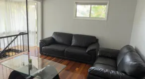 Full 5 room House at Riverview , 11 beds, 2 bathrooms - Image 2
