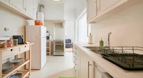 Light-Filled & Renovated Apartment, By TimeCooler - Image 4