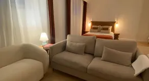 Suite Cosy Chambre avec espaces Salon et Salle de bain privés - Image 2