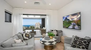 Penthouse Views Ocean Harbour, Designer 2 Bed 2 Bath w Parking - Image 2