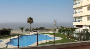 Appartement de première ligne avec vue sur la mer, piscine, climatisation et Wi-Fi. - Image 2