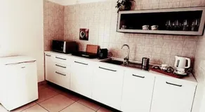 Sunny House Fourteen - Image 3