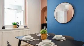 Sanjo Suite I Sleek 2BR I Sleeps 6 I Near Cardiff City Centre I Principality Stadium I Motorpoint Arena Cardiff I WiFi I Parking and Easy Access to Barry Island - Image 3
