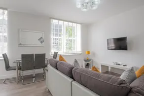 Executive City Centre Apartment, Long Stays Welcome - Image 2