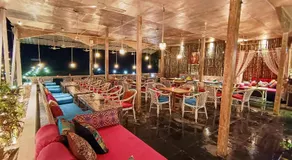 Chique Shanti Resort - Image 3