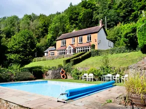 Lodge by River Wye with Private River Access - Image 4