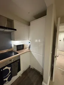 1BR Apt | Sleeps 4 | By Station + Watercress Line - Image 5