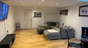 6 bedroom, North London Home - Sleeps 12 - Parking - Central location - Image 3