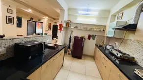 3 Bedroom Flat with car parking - Image 3