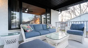 5 Bedroom 2 & 1 half Bath Group Stay Fun Design in Quiet Neighborhood - Image 2