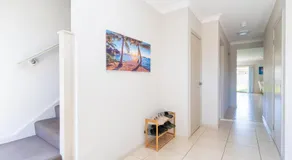 Spacious 4-Bedroom Home Near University & Shops - Image 4
