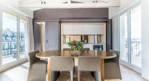 Luxueux Appartement Haussmannien avec Vue sur Paris - Image 3