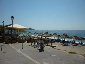 Villa in Makry Gialos near Sandy Beach - Image 4