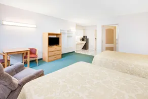 Super 8 by Wyndham Brooklyn - Image 2