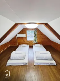 ist villa 07: Hilltop Lookout, Sleeps 6 - Image 2