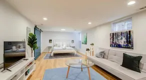 SUNNY, SERENE & CENTRALLY-Located STUDIO *PRIVACY *COMFORT *5-STARS - Image 2