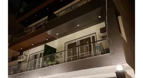 Modern fully furnished 1 bhk on golf course road - Image 4