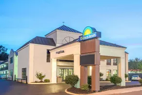 Days Inn by Wyndham Salem - Image 2