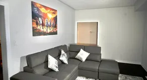 Entire 4 BR Detached Home,4 Beds plus 2 Sofa Bed, Sleeps 10, Close to Niagara Falls and Niagara on the Lake - Image 2