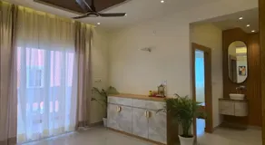 Spacious Lakeview Apartment with Balcony - Image 3