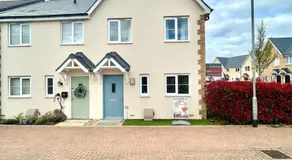 CHARMING VILLAGE HOME, stylish interior, FREE PARKING for 2 cars, private rear garden, 2 DOUBLE BEDROOMS and easy access to M1 - Image 5
